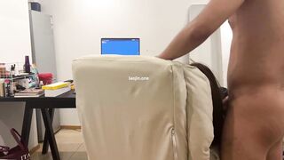 2025年11月，【反差婊泄密】，清纯眼镜妹，生活中是一个乖乖女，完美露脸，被男友无套插得嗷嗷叫！