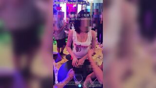 ✨【绿帽狂喜】推特极品少妇淫妻「Ella小骚狐」「小骚狐」《解锁法国人》酒吧回到酒店不断地猛干！大约干了快40分钟都维持大力与快速的冲撞