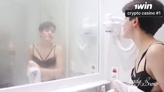 Sexo a três com muito assfuck e duas gatas no ménage com Lady Snow e Lilith Weed.