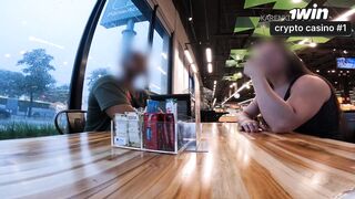 Corno obedece ordens e limpa com a língua após safado comer o cu da esposa.