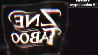 A jovem finge ser a namorada de seu meio-irmão em uma ousada encenação brasileira.