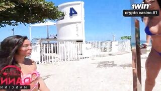 Mulher morena e sua amiga vão à praia e depois fazem sexo lésbico no apartamento.