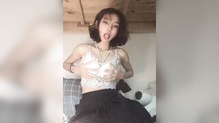 ⚫️土豪重金定制，洋气大学生【茶茶】宿舍脱光露脸自慰，小母狗属性拉满了(2V)2