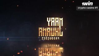 Uma mulher BBW se exibindo no provador de uma loja de roupas em público.