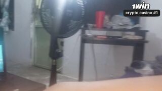 Vídeo caseiro real de uma estudante de 18 anos com seios perfeitos - o melhor porno