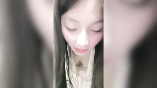 重磅 顶级纯欲学妹【你的小月月】长发大奶圆又挺 皮肤细腻 长腿翘臀 美翻了 猛操 颜射 吃精 (2)