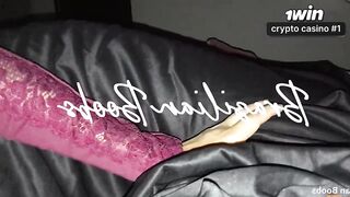 A namorada do meu amigo me masturbou assistindo Rick e Morty - uma cena incrível de