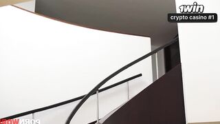 Marido recebe boquete profundo da esposa peituda Sheila Ortega em filme adulto.