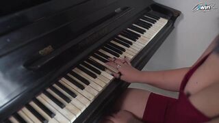 Submissive dame gets free piano lesson - super-hot hardcore porn!