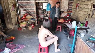 ⚫️天花板露出狂人御姐【cikaimoon】最新12月作品，全裸进村问路为由勾引留守老头，老头一路跟随