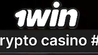 Estudante de Hogwarts em cosplay recebe um enorme brinquedo incrível em fantasia!