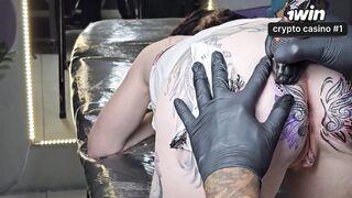 Iniciando o dia com uma mudança na minha tatuagem anal, sexo hardcore!