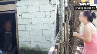 Mulher casada pede ajuda ao zelador para o chuveiro e paga com sexo - melhor pornô