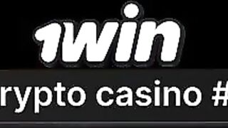 Misty, uma cosplayer, usou um brinquedo gigante de forma ousada e explícita.