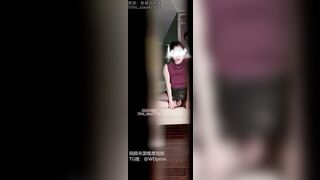 ✨【1月最新】推特武汉绿帽情侣博主「丝袜小淫妻」《门缝视角偷窥》淫妻老公门缝视角绿帽单男大吊干得厚黑紫色包臀裙骚妻淫水白浆溢出[574M3816HD]愃