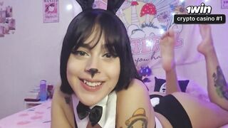 Especial de Halloween com uma coelhinha sensuous implorando para você gozar dentro