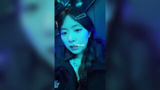 2026年1月最新，大三学生妹的一天，【柚子】，深夜KTV等网友，娇嗔抱怨来晚了，赶紧来干上两炮，特写粉穴水好多！