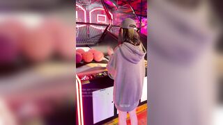 ✨推特极品阿黑颜母狗「Pupu噗噗」《保龄球馆约会 下》还记得你上次去玩电玩城是什么时候吗，最后在电梯里口爆结束这场完美的约会[899M1429WF]愃