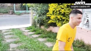 A amante do meu marido me comeu enquanto ele cortava a grama - melhor pornô!