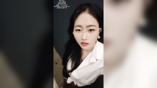 巨乳淫妻_【娍原创】12_24又是约了一位小哥哦，体力很好，我狠喜欢，就KTV就这样大胆的操我，真的爽到顶点。