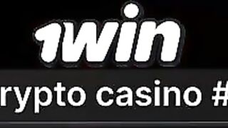 Estudante de Hogwarts em cosplay utiliza um grande brinquedo sexual em ação