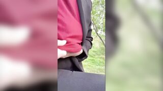 大奶少妇熟女野外露出揉奶尿尿