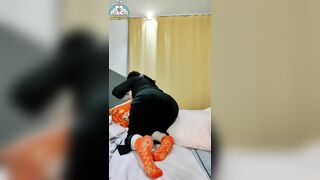 肥臀御姐，高颜值小妈巨乳肥鲍叼烟抽，欲求不满