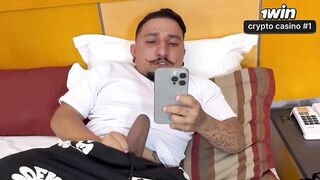 Agora a mulher entendeu porque ele é o anão com o maior pênis do mundo.