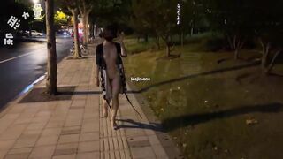 2026年2月最新，推特上的牛逼露出女神，【邪恶力量】网吧人群中的座位、游戏厅中真空短裙跳舞露B、户外全裸散步