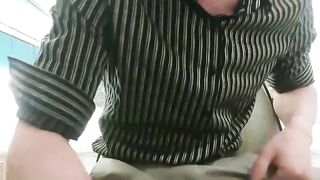 91沈先森深夜场爆乳非常骚外围妹 镜头前口交大屌拍脸 边舔边呻吟好大 跪在椅子上后入屁股猛操