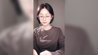 顶级反差 乖乖女【夏嫣】细皮嫩肉短发学妹 美体美足 大屁股 全身雪白细嫩肌肤 跳弹自慰 大鸡巴猛操 (4)