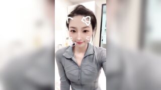 ⚫️云盘高质露脸泄密！日常穿衣是淑女，脱光秒变荡妇，自慰吃鸡圣水调教，还满脸笑容