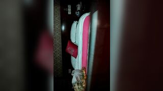 2021_11_20，【飞刀浪子】，良家小姐姐一把好乳，买了橘子跟情人谈天说地，舔穴舌功了得受不了，啪啪干完继续抠，香艳佳作