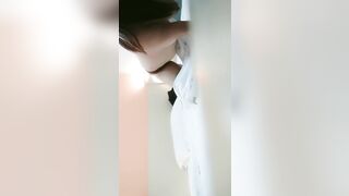 2021_11_20，【探花试营业】，新鲜出炉，大胸小少妇，拉到床边抠穴，淫水流出娇喘响起来，光头佬啪啪狂插荡妇体力过人