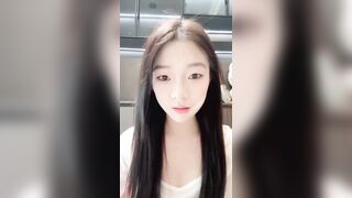 新人学生妹 热舞女神【黎巴啦呀】美乳挺胸~激情裸舞自慰喷水一字马跪地沐浴完美G奶热舞+自慰 (5)