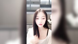 新人学生妹 热舞女神【黎巴啦呀】美乳挺胸~激情裸舞自慰喷水一字马跪地沐浴完美G奶热舞+自慰 (6)