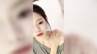 雯雯舌头很迷人 03