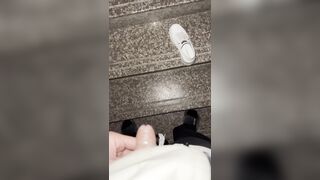 精液射在女生鞋子里