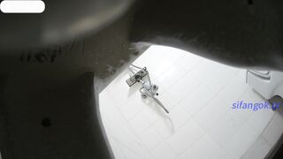 二月最新流出❤️大神出租屋4K沉浸式偷拍身高170长腿美女教师洗澡_下面毛多