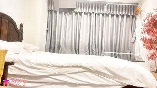 探花小浪约了个金发碧眼的俄罗斯小姐姐❤️搞之前还很害羞在床上没想到那么骚下面水很多也很紧每插一次都用尽全力干她