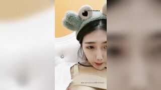 校花女神小七全程露脸大秀直播,颜值超高奶子很嫩圆润翘挺,道具自慰骚逼呻吟,笑起来很甜,特写展示不要错过