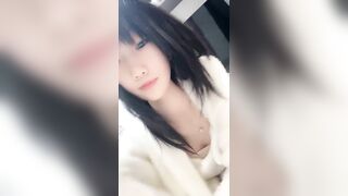 80多斤苗条妹妹！贫乳超粉嫩穴！脱下内裤展示，翘起屁股掰穴，稀疏毛毛超性感