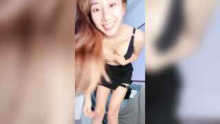 极品美腿性感尤物！颜值美女炮友操逼！洗完澡开操，69互舔吃屌，骚逼蹭屌，骑乘位猛坐
