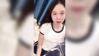 漂亮性感伪娘 想吃吗 想 舔我脚 仙女棒当然是用来被舔的 穿着体操紧身练功服被眼镜直男吃鸡