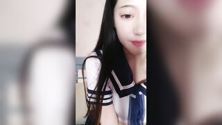 想要爸爸抱！大眼睛颜值美女！学生制服诱惑，没穿内裤掰穴特写，假屌快速抽插，爽的娇喘呻吟