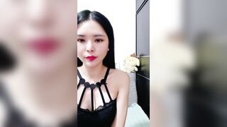 极品骚御姐！双女和闺蜜一起秀！性感吊带黑白丝袜，激情热舞，骑乘位道具插穴，场面极度淫骚