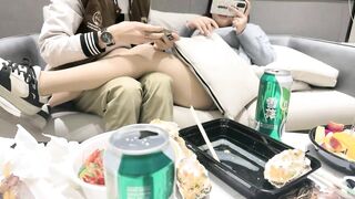 2023-11-17【瘦猴子探花】良家新人酒店前台，肉感身材，吃饱喝足开操，扒掉丝袜一顿摸，双腿肩上扛暴插