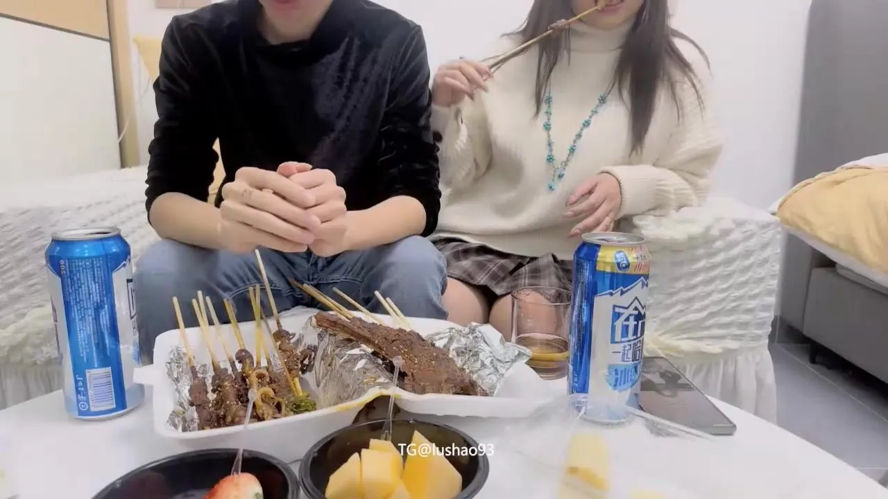 ♈ ♈ ♈ 【新片速遞】2023.12.16，【瘦猴先生探花】，独树一帜的浪，风情万种的良家人妻，极品难遇狂喷水，湿了沙发湿了床- ❤️️ X1HUB  ❤️️