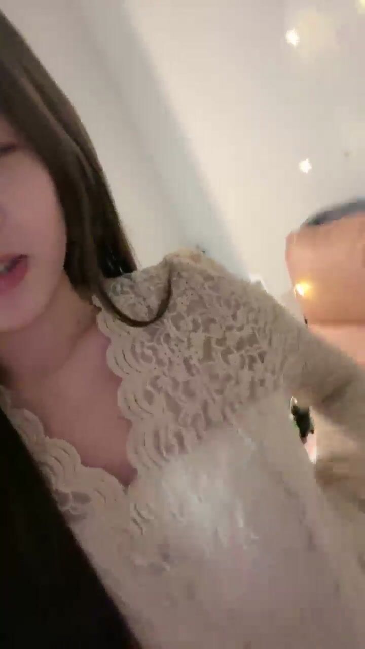 超美！仙女般单眼皮校花~【小初】娇小身材奶子大，年末极品尤物频出，19岁，正是较嫩可口的年龄，超赞！ - ❤️️ X1HUB ❤️️