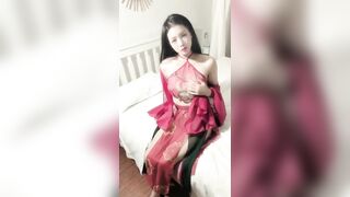 高颜大奶黑丝美女吃鸡啪啪 上位骑乘被大鸡吧猛哥哥操的呻吟不停 奶子哗哗